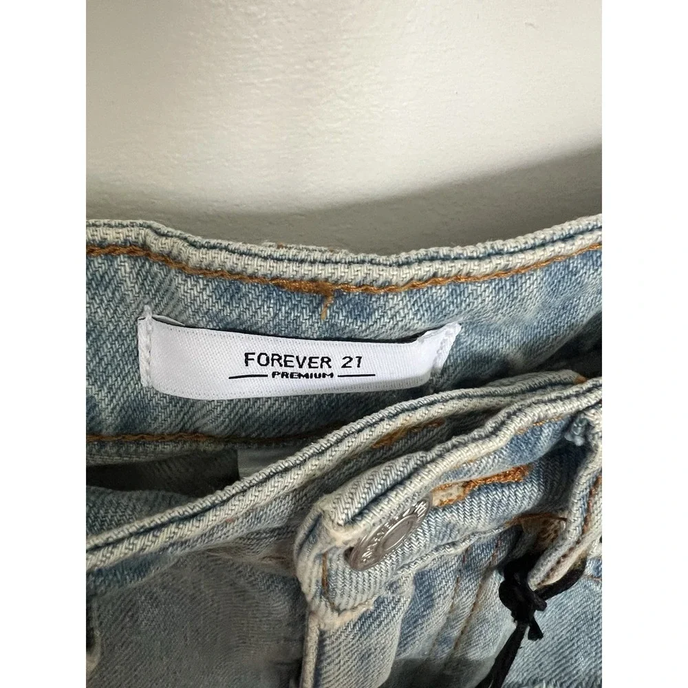 FOREVER 21 Women's Retro High Rise Distressed Denim Blue Washed Shorts Size 27‎